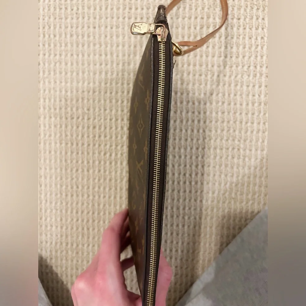 Well-cared-for Louis Vuitton Neverfull GM - Picture 4 of 15